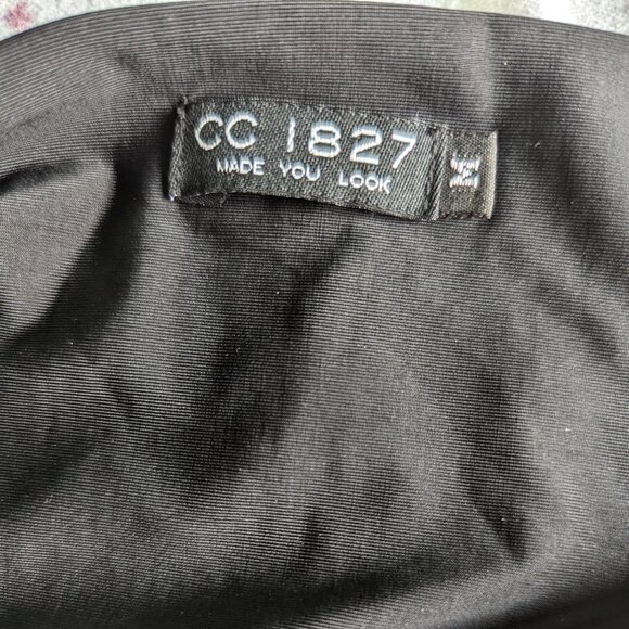 C.C. 1827 "Made You Look" brand Halter Top size medium - Picture 8 of 10